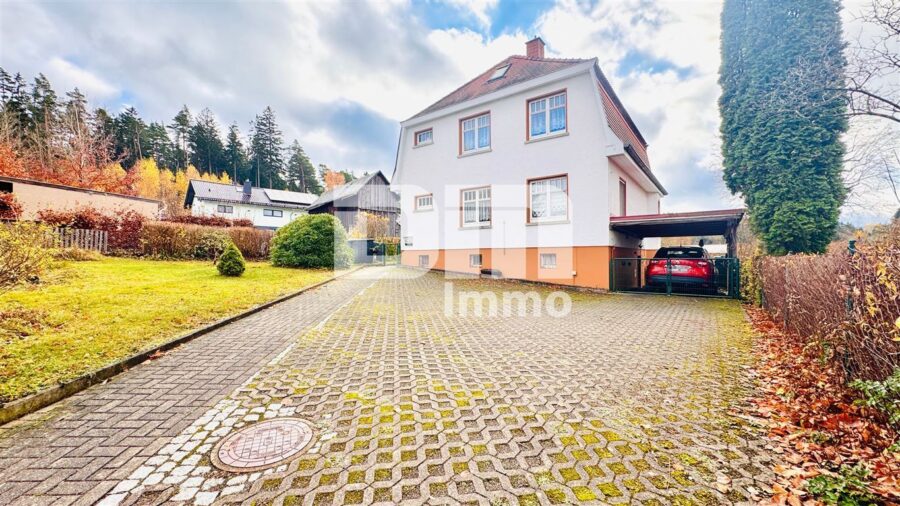 Modernisiertes Einfamilienhaus auf Traumgrundstück mit Wärmepumpe BJ 2025 + PV Anlage / Speicher - Vorgarten / Einfahrt / Hofbereich